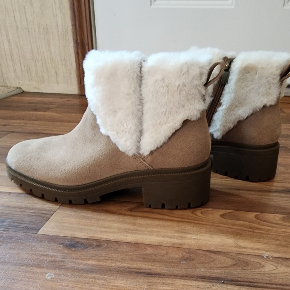 Like New Ugg Koolaburra Berea Fuzz Ankle Boot - image 3